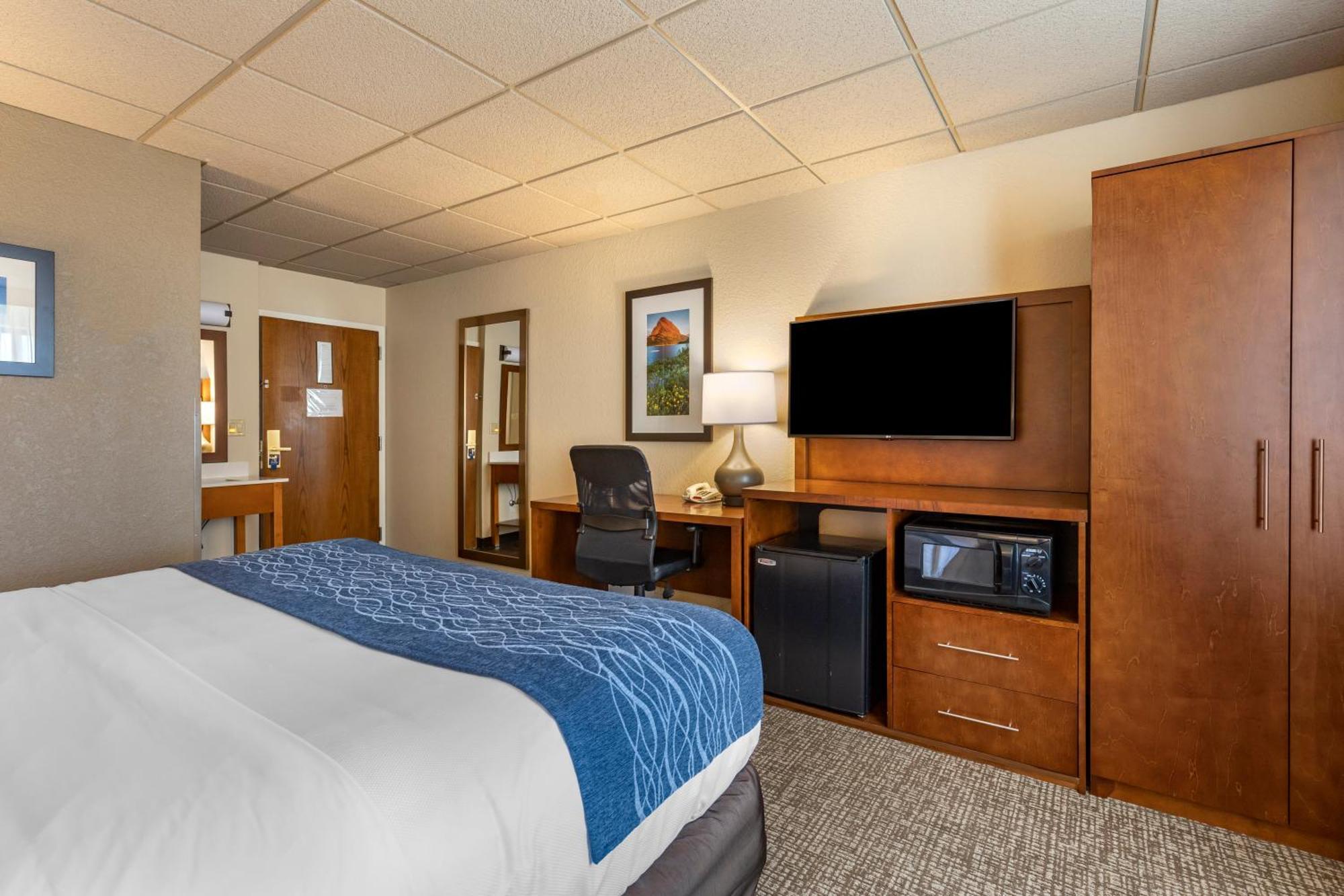 Comfort Inn & Suites Gateway To Glacier National Park Shelby Exterior foto