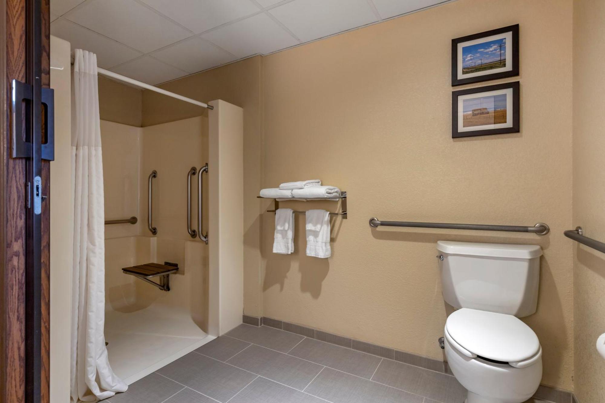 Comfort Inn & Suites Gateway To Glacier National Park Shelby Exterior foto