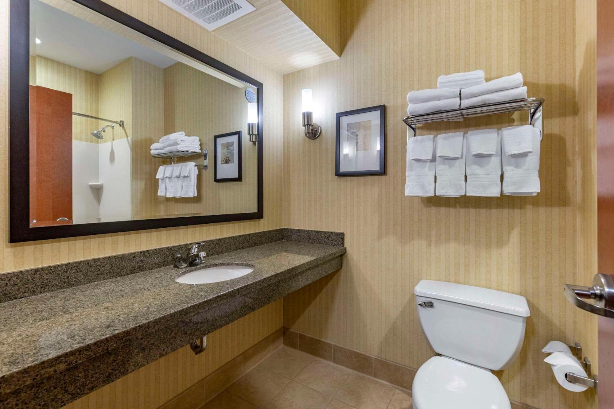 Comfort Inn & Suites Gateway To Glacier National Park Shelby Exterior foto
