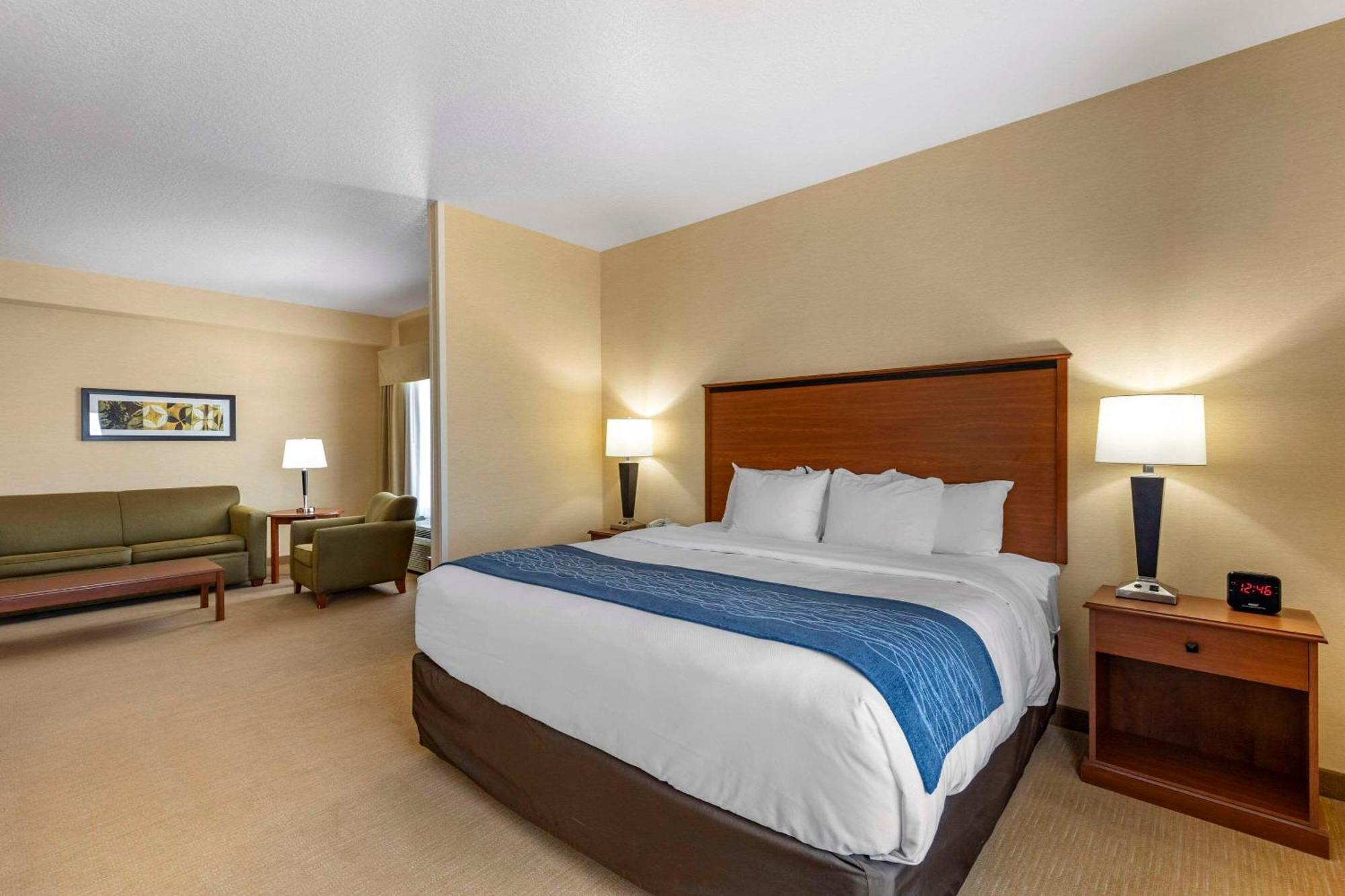 Comfort Inn & Suites Gateway To Glacier National Park Shelby Exterior foto