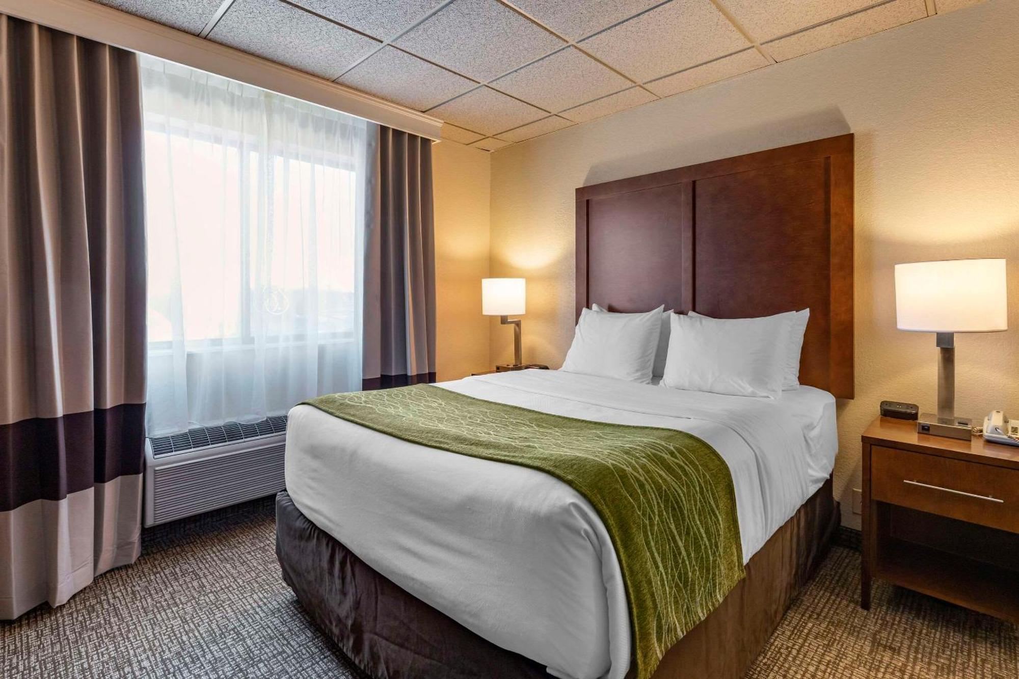 Comfort Inn & Suites Gateway To Glacier National Park Shelby Exterior foto