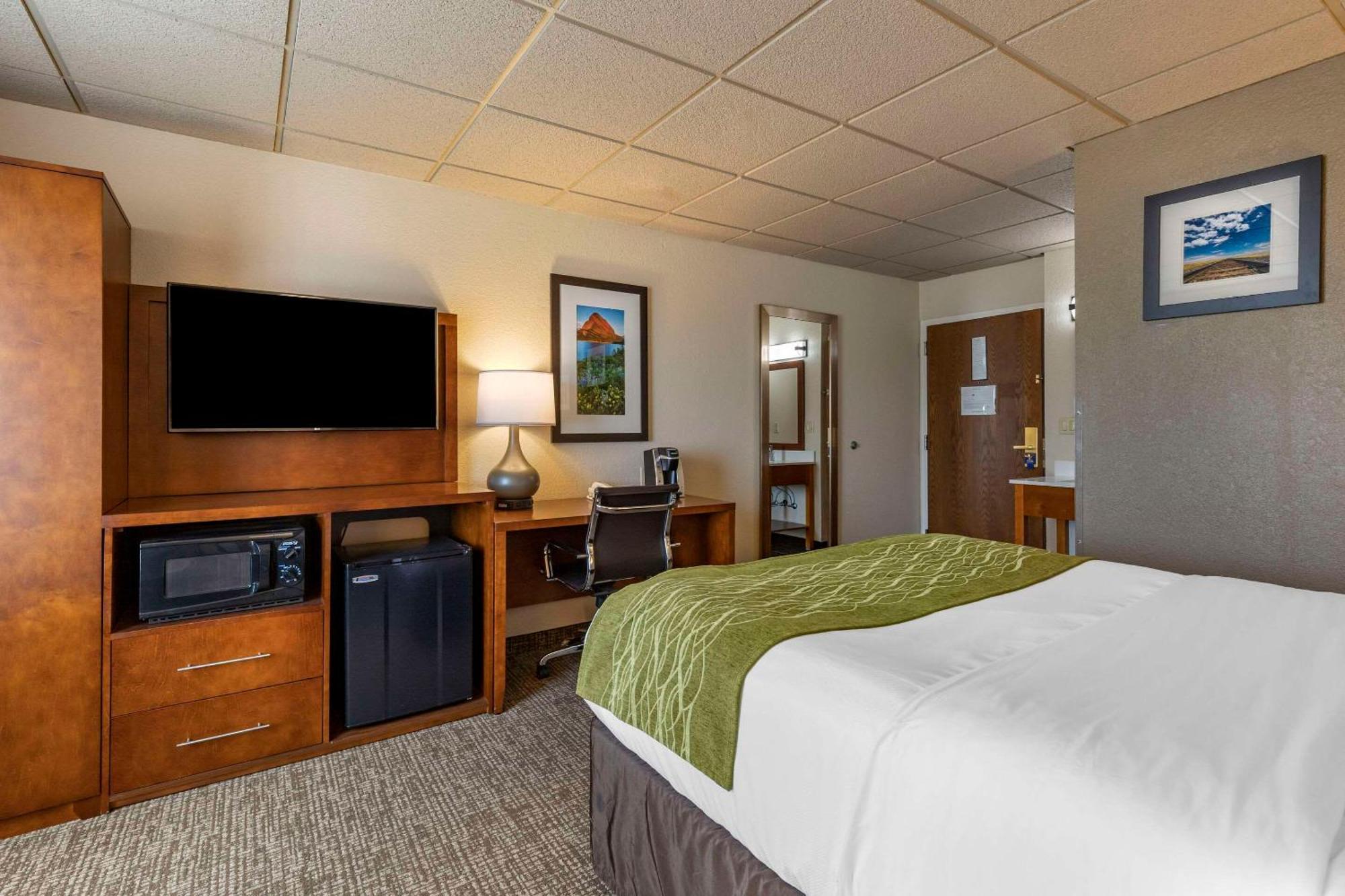 Comfort Inn & Suites Gateway To Glacier National Park Shelby Exterior foto
